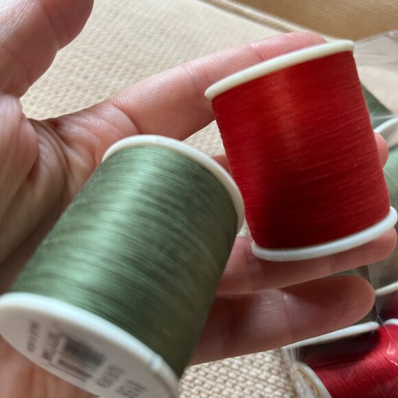 Americana Thread – 10 Spools (5 Holiday Red / 5 Olive Green) – New - Picture 7 of 8